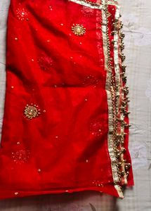 Stunning dulhan dupatta