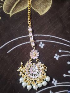 Beautiful Kundan Maangtika