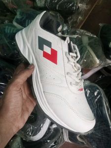 NEW NO USED SPORTS SHOES FOR MEN.