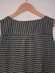 Chic Black &amp; White Ruffle Blouse