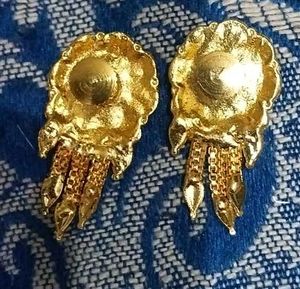 Exquisite Gold Tone Floral Drop Earrings