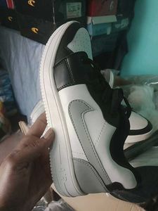 NEW NO USED SNEAKERS SHOES FOR MEN AND WOMEN.