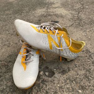 new balance football boot