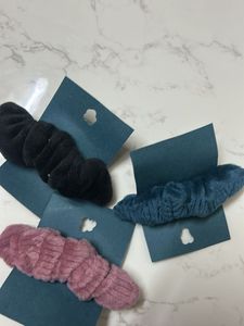 handmade Set of 3 velvet scrunchies clip!