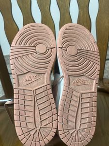 Air Jordan 1 Mid SE Sneakers