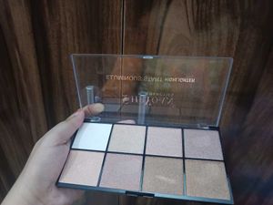 shryoan highlighter pallete