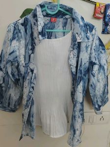 Stylish Blue Tie-Dye Top with White Inner