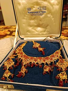 Red-golden Jewellery Set With Box