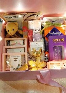 15 premium accessories Gift Hamper for Her