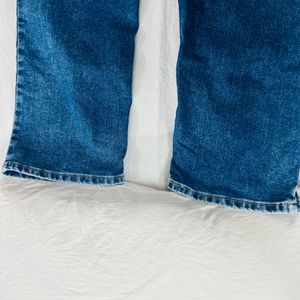 Woman’s Levis Blue Denim Jeans