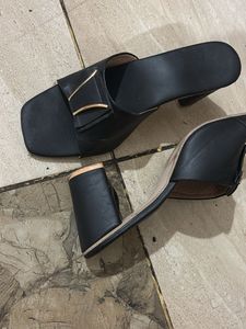 Chic Black Heeled Slides