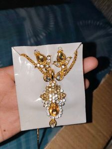 Elegant Gold Necklace & Earring Set