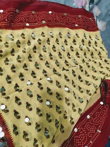 Beautiful Ful Prented And Shimky Dotted Saree