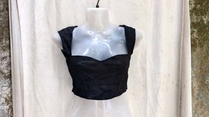 I. Chic Black Ribbed Sweetheart Crop Top