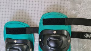 Jonex Helmet &amp; 2 Knee caps for sports activities