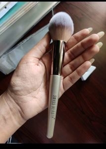 Swiss Beauty Foundation And Powder Brush