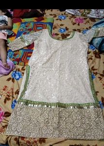 Elegant White Kurta with Intricate Embroidery