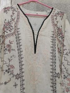 Elegant White Embroidered Kurta