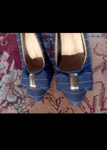 Chic Navy Striped Bow Heels