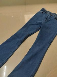 bootcut/ bellbottom flattering jeans