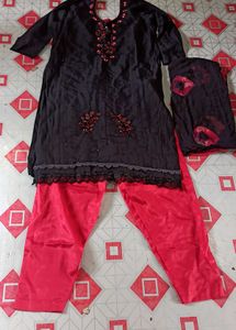 Elegant Black &amp; Red Kurta Set