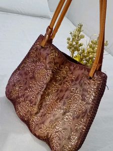 Elegant Floral Pattern Handbag
