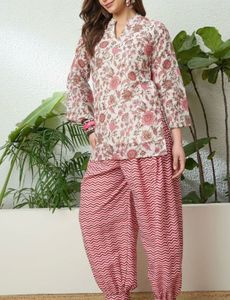 Chic Floral Print Kurta and Pant Set