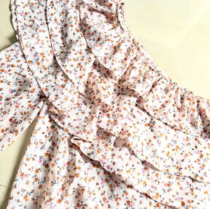 Chic Ruffle One-Shoulder Floral Top