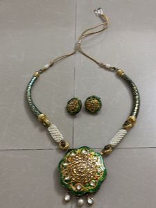 Meenakshi moti Kundan set