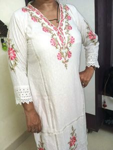 Elegant White Kurta with Pink Embroidery