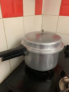 Prestige Aluminium Deluxe Cooker
