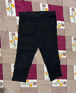 Black Stretch Capri Leggings | Good Condition
