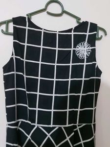 Black Sleeveless Maxi Dress.