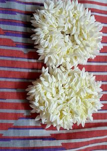 Free Mirror With 2 Artificial Scented Gajra