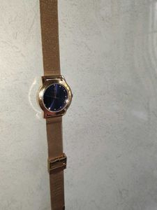 Elegant Rose Gold Mesh Strap Watch