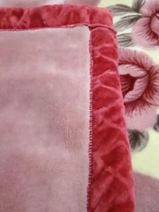 Cozy Floral Blanket 7"6 fit king size new