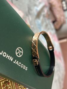 Anti-tarnish Elegant Gold & Black bracelet