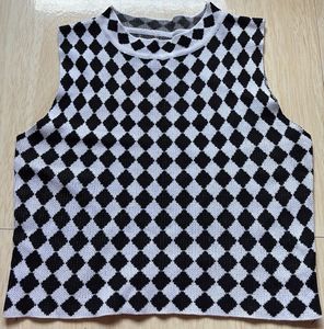 Chic Black &amp; White Patterned Top