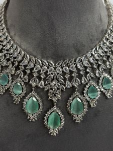 Stunning Emerald &amp; Diamond Necklace Set