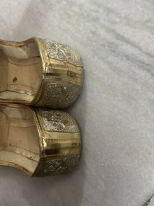 ghungroo Gold Ethnic Juttis