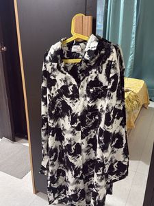 Stylish Black & White Swirl Print Shirt Dress