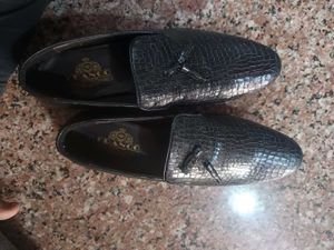 Stylish Black Crocodile Loafers