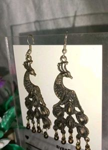 set of 2 Vintage Dangle Earrings