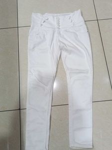 White High-Waisted Jeans