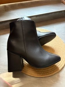 Black Block heel ankle Boots
