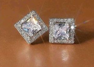 Diamond Square Studs 💎