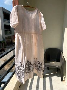 Elegant Beige Kurta with Floral Embroidery