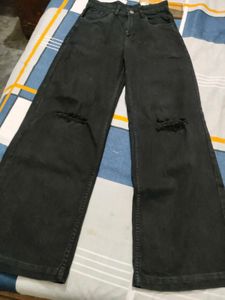 Black Wide-Leg Distressed Jeans