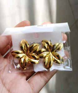 Anti Tarnish Gold Flower Stud Earrings