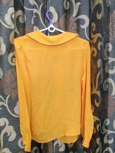 Chic Yellow Collared Button-Up Blouse
